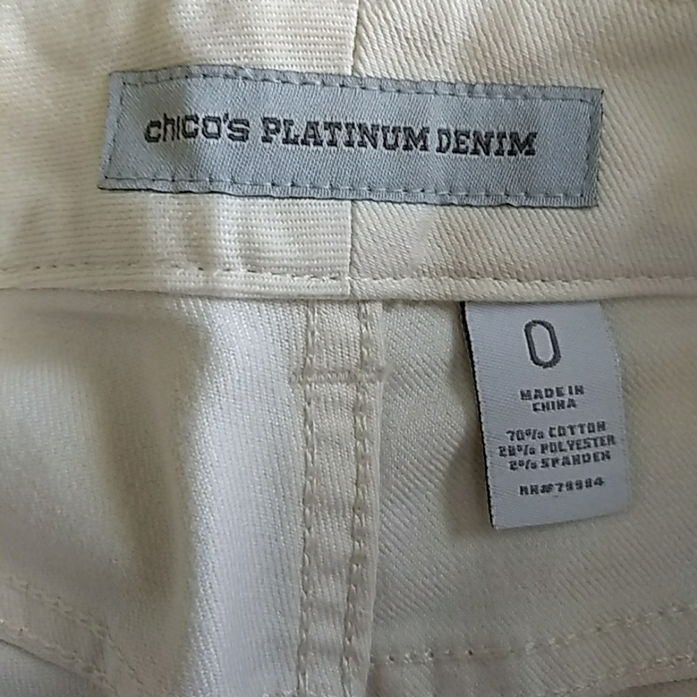 Chicos Capri - Picture 6 of 6